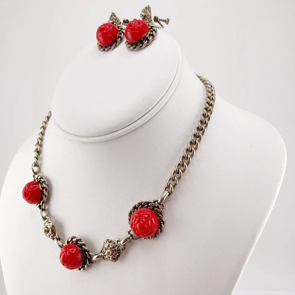 VINTAGE Red plastic rose and silver tone metal choker necklace & earring set - Picture 7 of 15